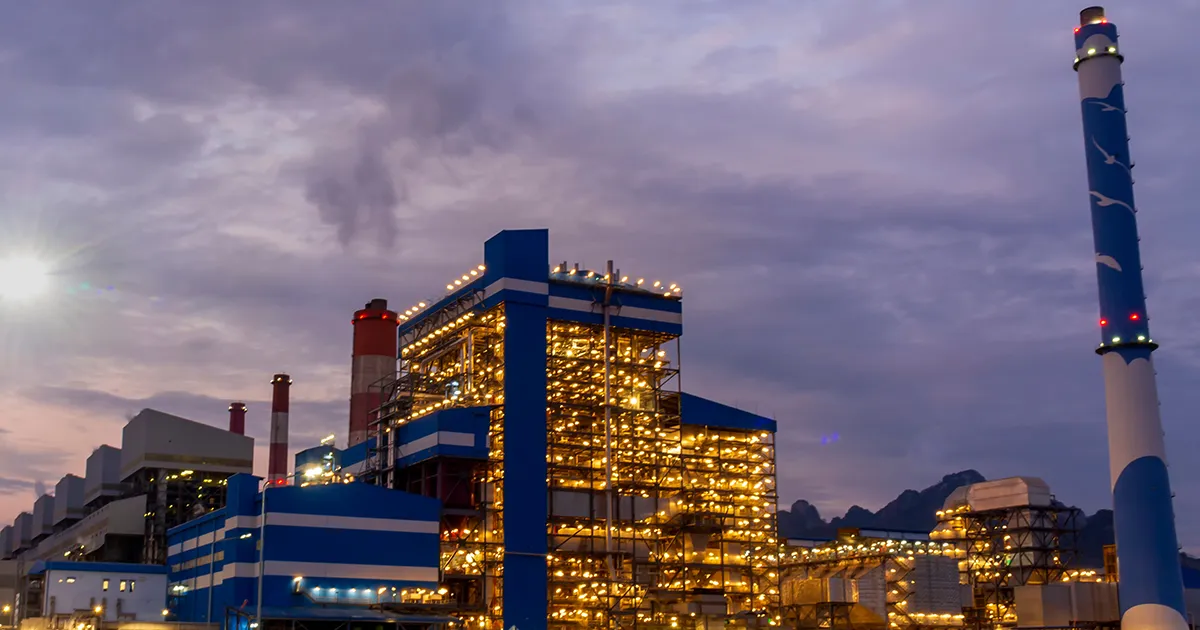 Exterior view of a power generation facility at dusk, an industry utilizing Syn-Fab Inc. power plant camera systems